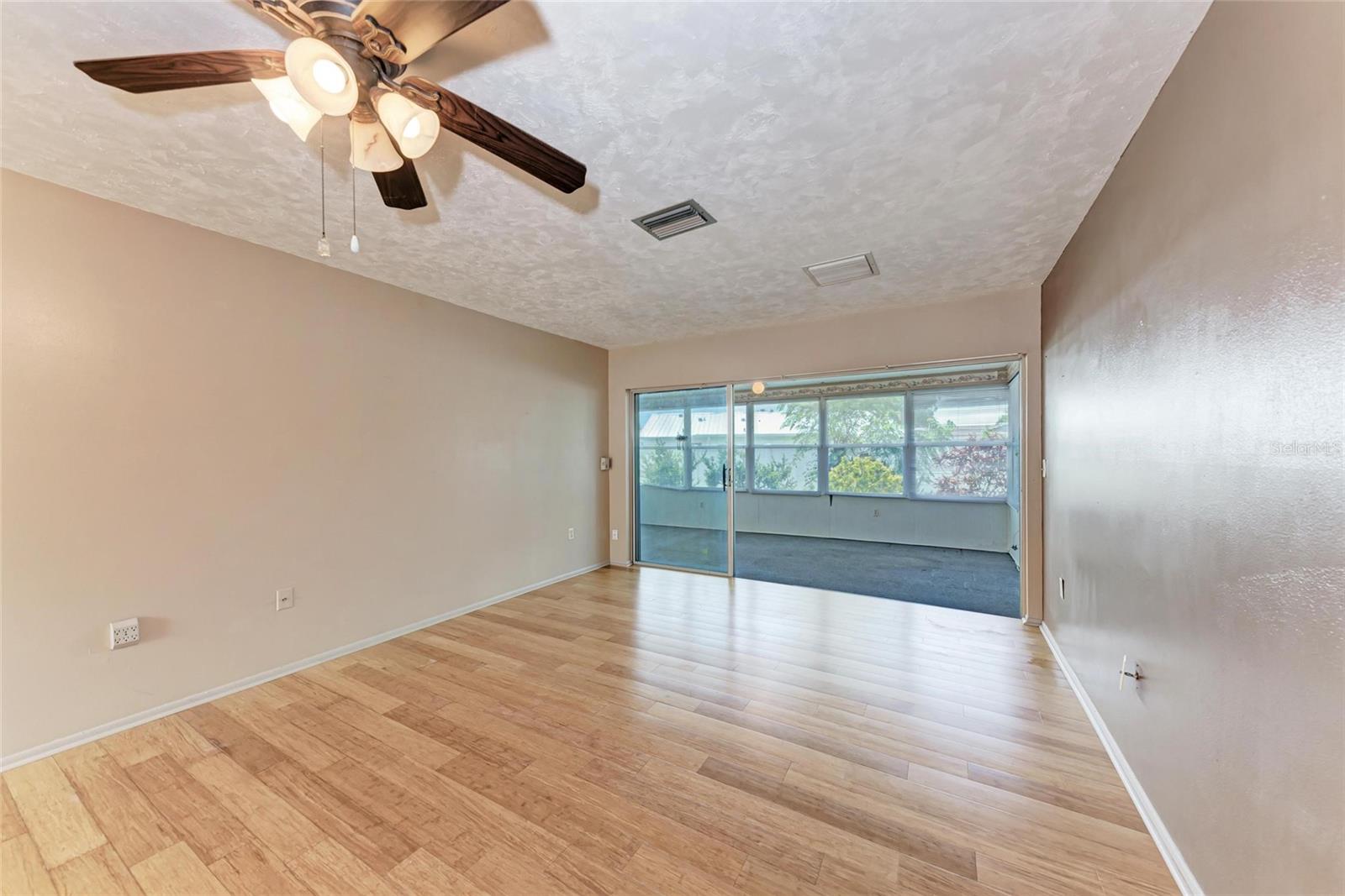 Image 6 of 34 For 7407 14th Avenue W