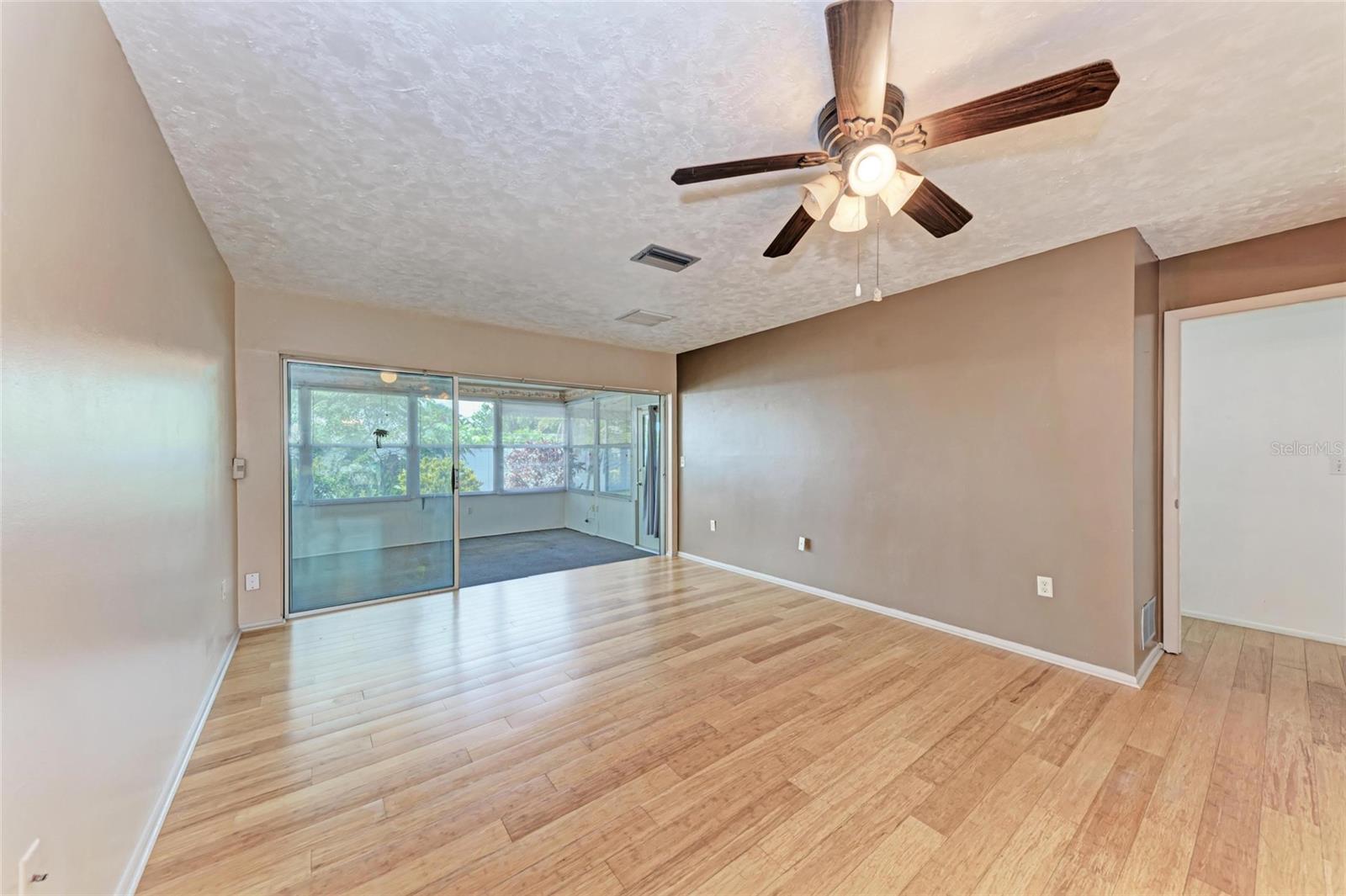 Image 7 of 34 For 7407 14th Avenue W
