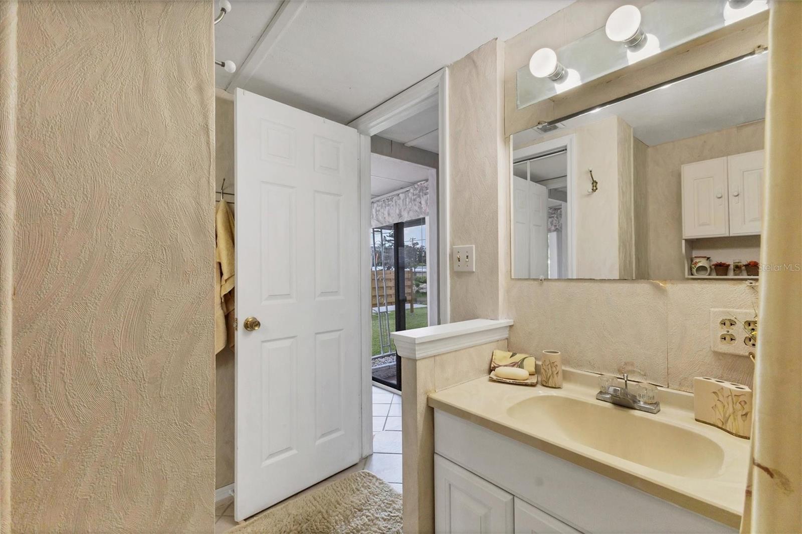 Image 17 of 47 For 1413 41st Avenue E