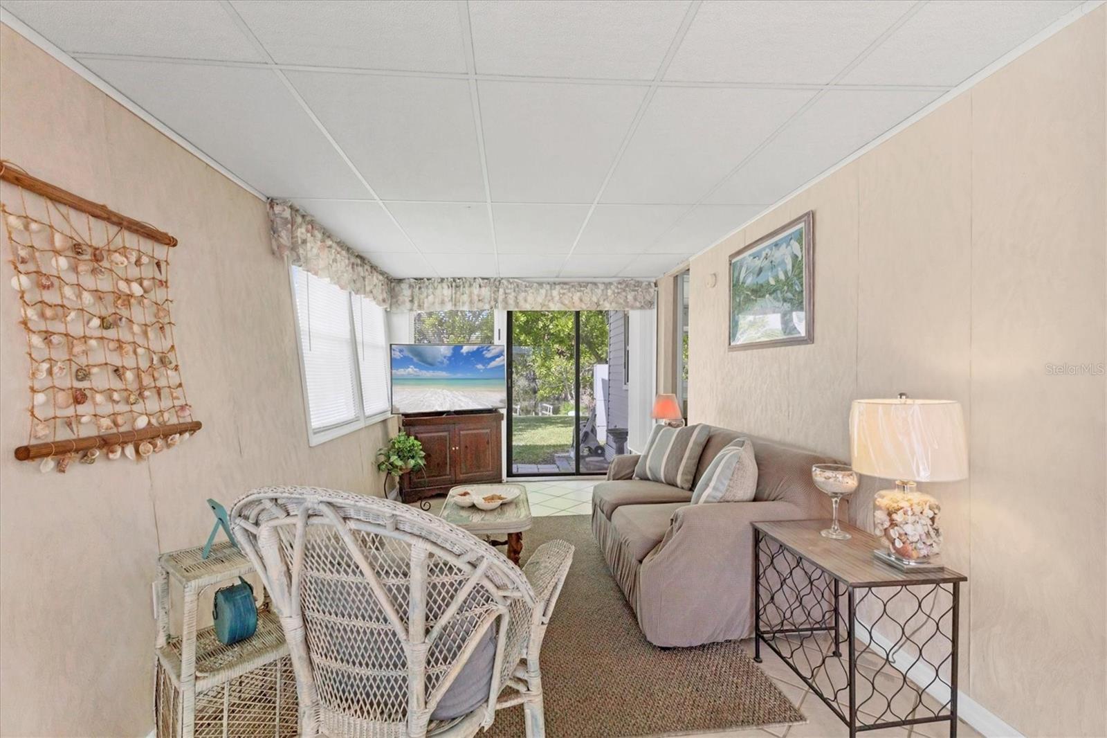 Image 5 of 47 For 1413 41st Avenue E