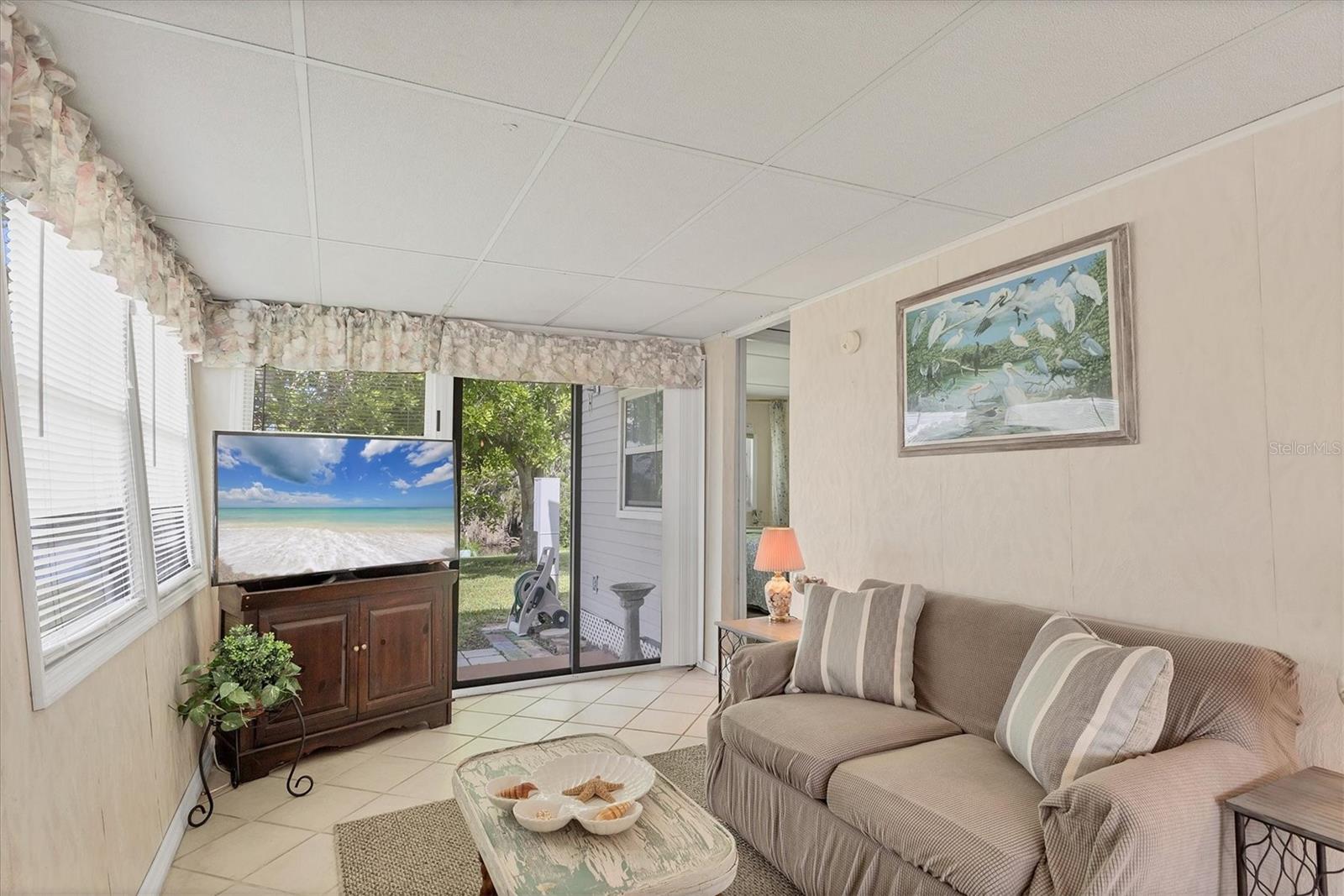 Image 6 of 47 For 1413 41st Avenue E
