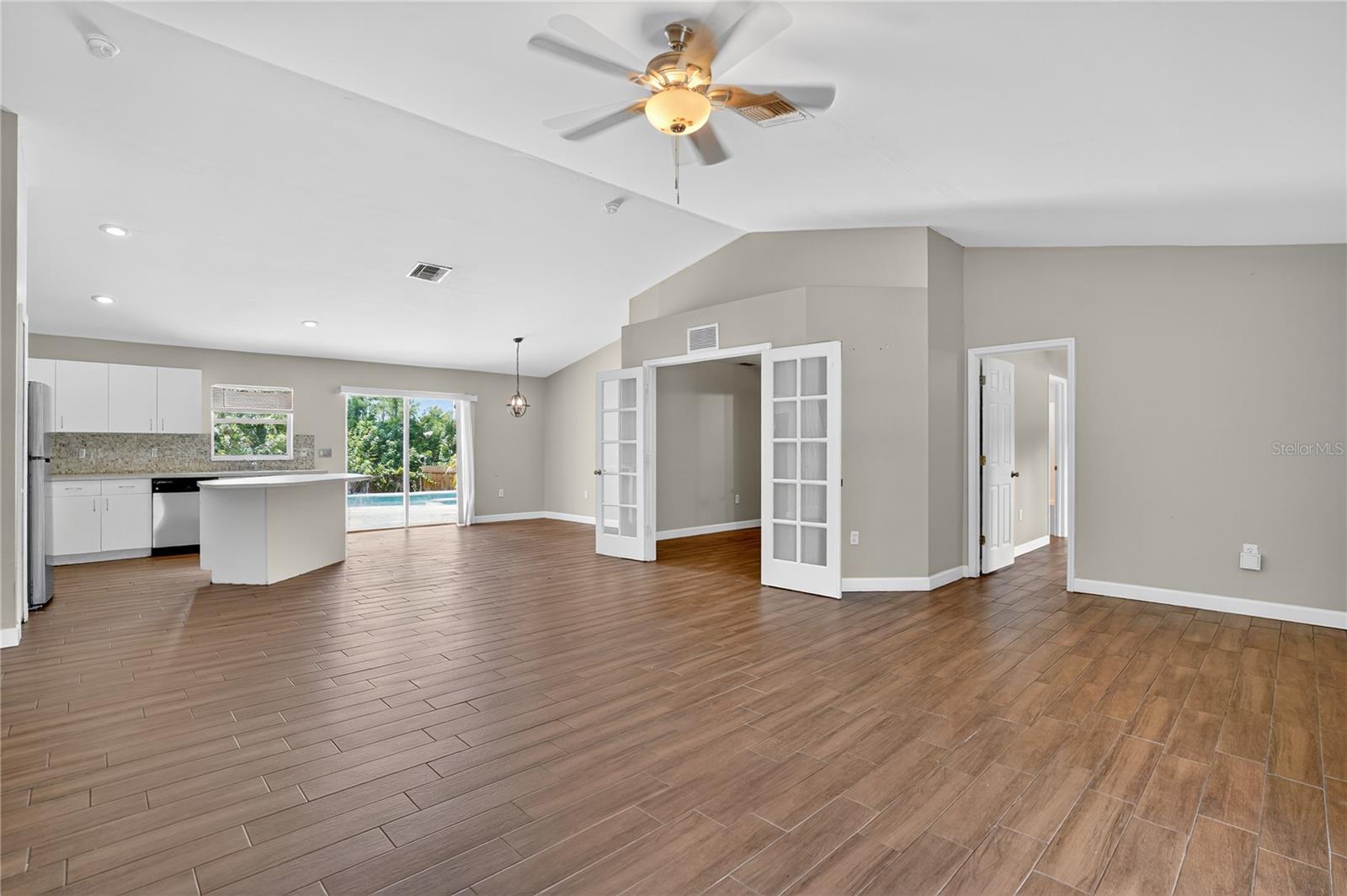 Image 10 of 30 For 8811 Buckingham Road