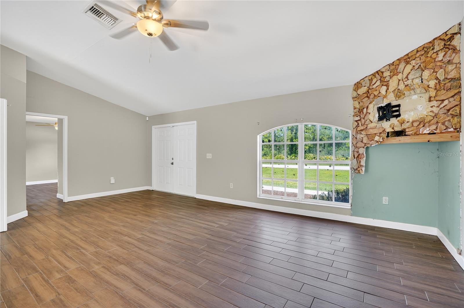 Image 11 of 30 For 8811 Buckingham Road