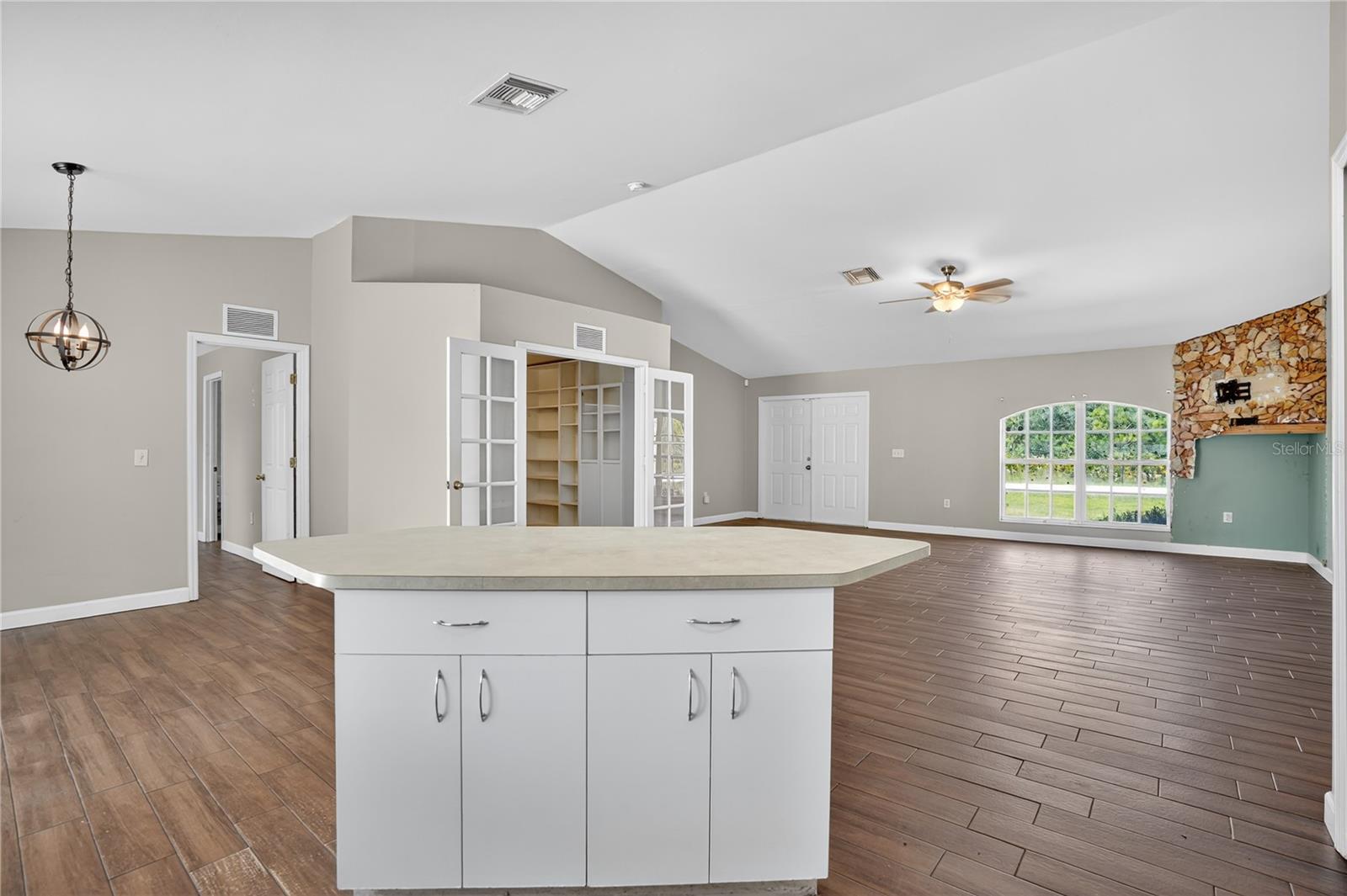 Image 14 of 30 For 8811 Buckingham Road