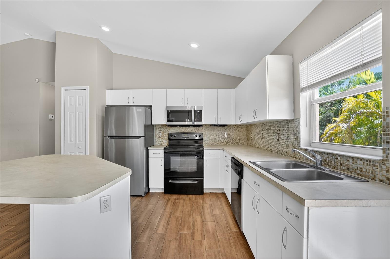 Image 15 of 30 For 8811 Buckingham Road
