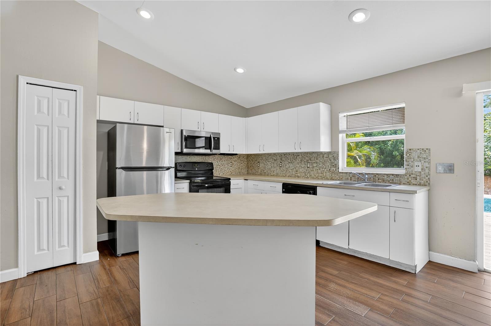 Image 16 of 30 For 8811 Buckingham Road
