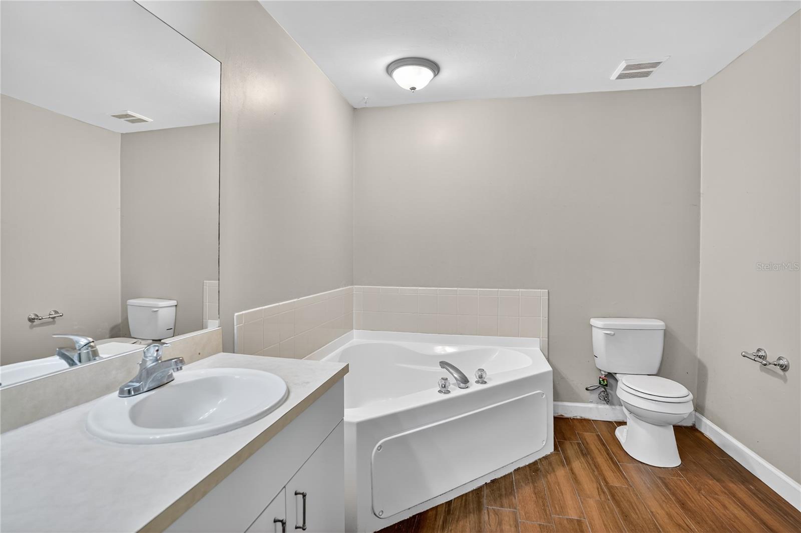 Image 17 of 30 For 8811 Buckingham Road