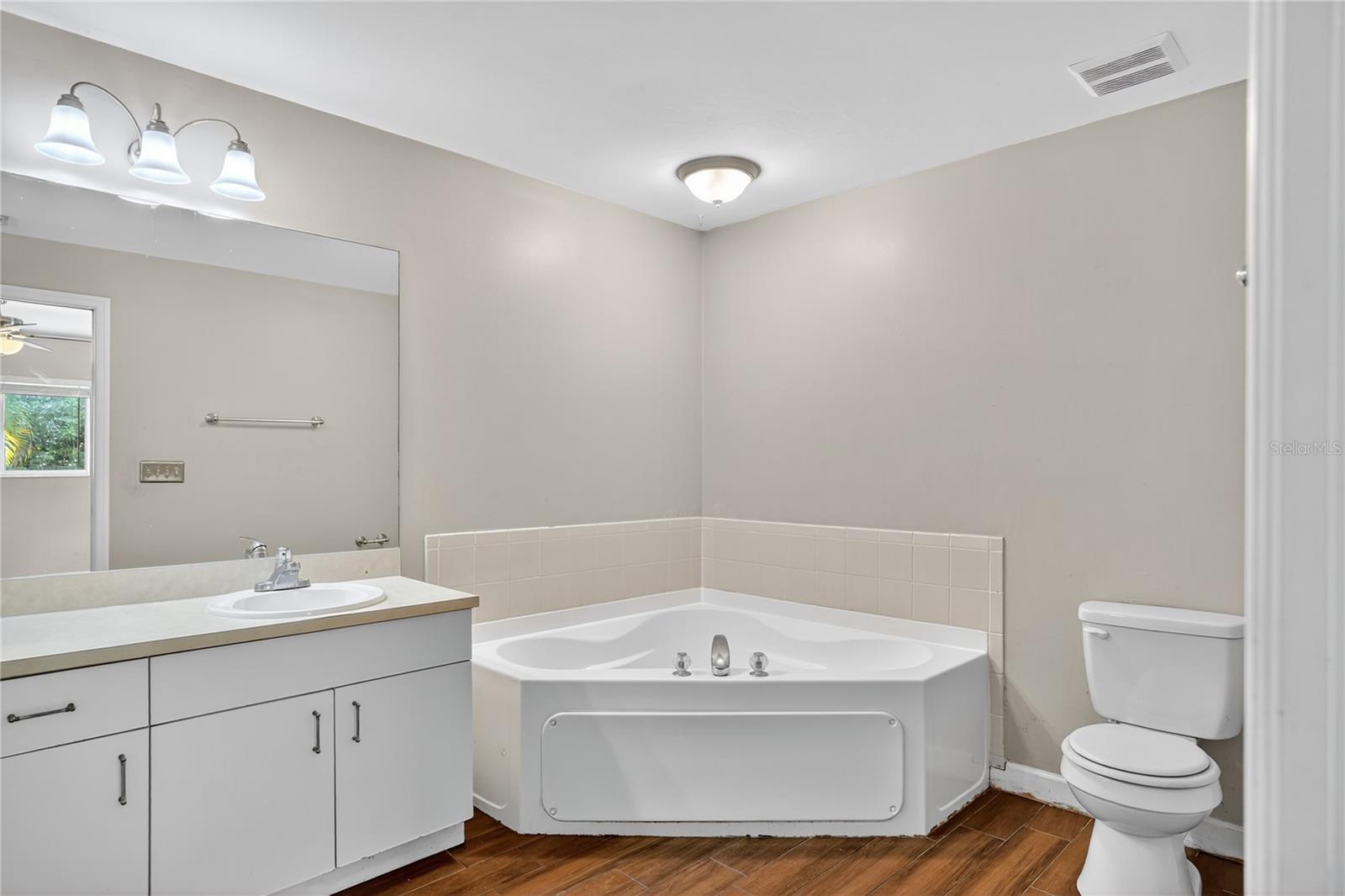 Image 18 of 30 For 8811 Buckingham Road
