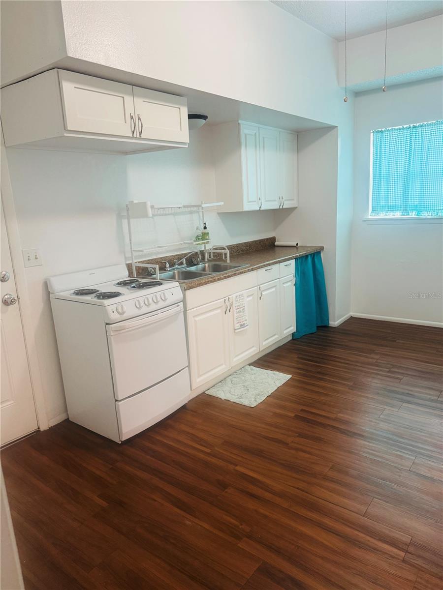 Image 7 of 16 For 1810 17th Street E