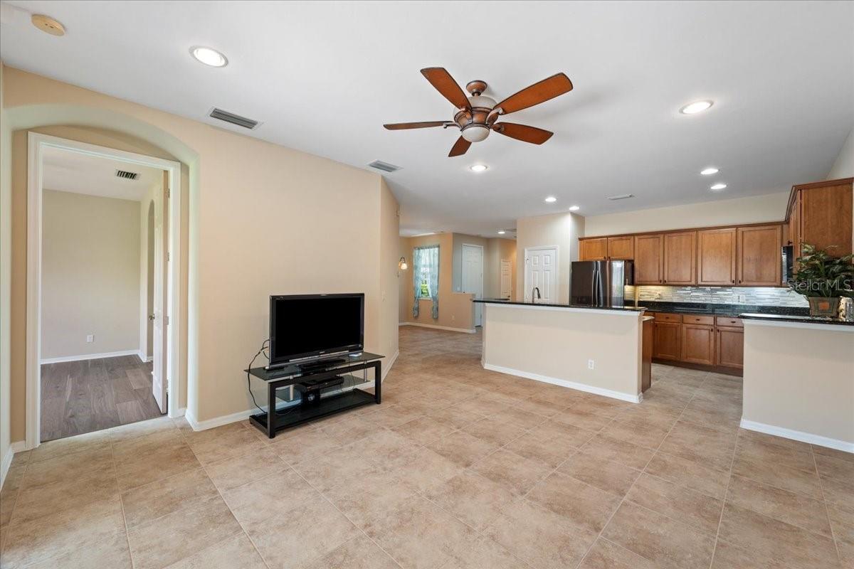 Image 10 of 39 For 10662 Camarelle Circle