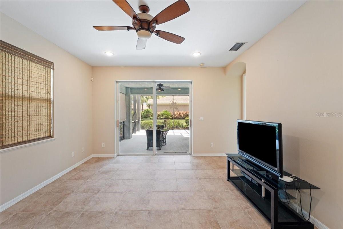 Image 12 of 39 For 10662 Camarelle Circle