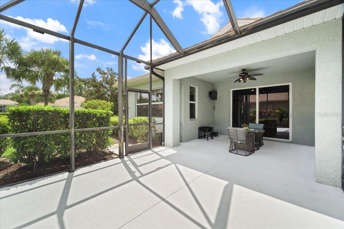 Image 15 of 39 For 10662 Camarelle Circle