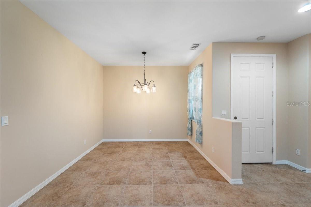 Image 6 of 39 For 10662 Camarelle Circle