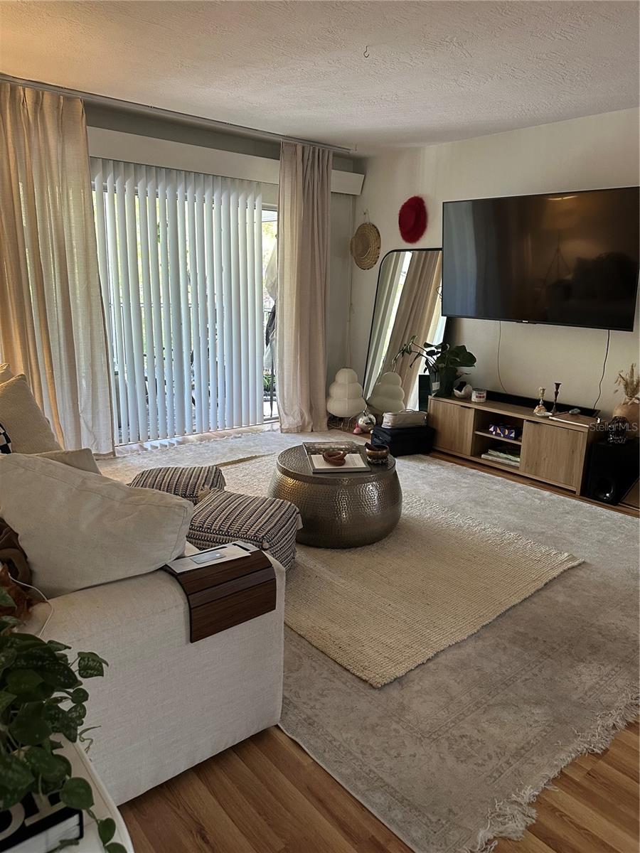 Image 3 of 10 For 3835 Almeria Avenue C3