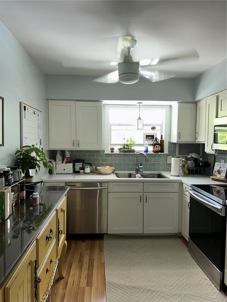 Image 4 of 10 For 3835 Almeria Avenue C3