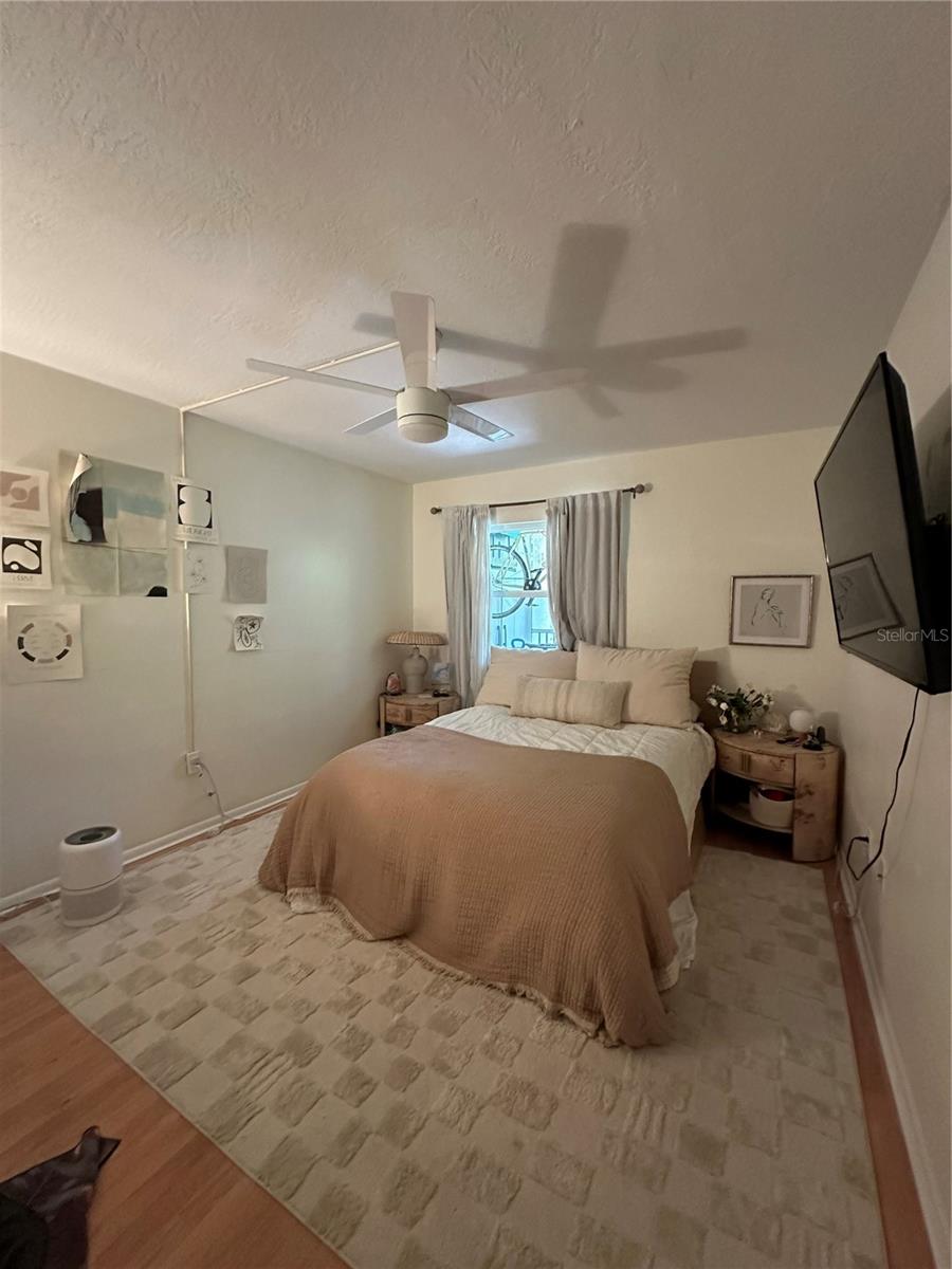 Image 5 of 10 For 3835 Almeria Avenue C3
