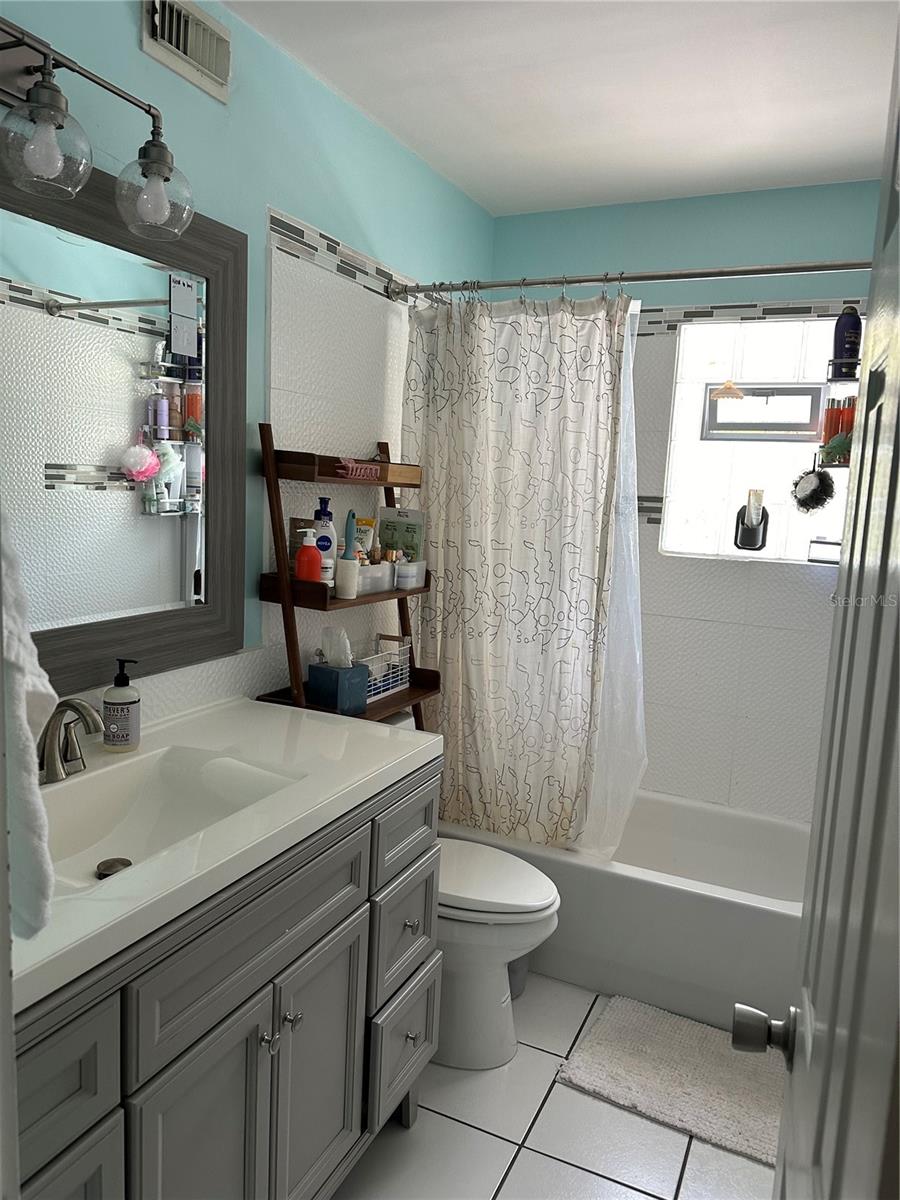 Image 9 of 10 For 3835 Almeria Avenue C3