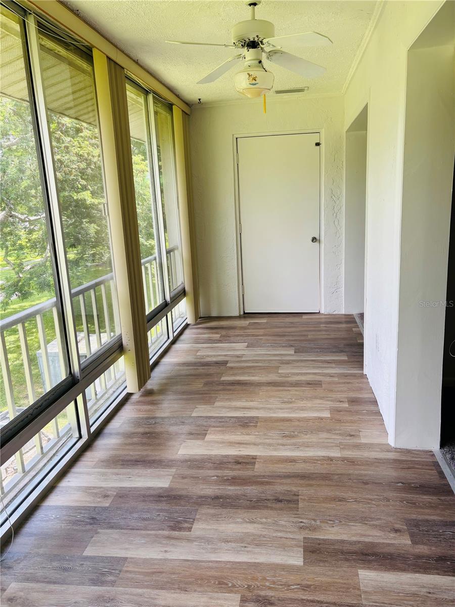 Image 8 of 19 For 205 46th Avenue Terrace W 427