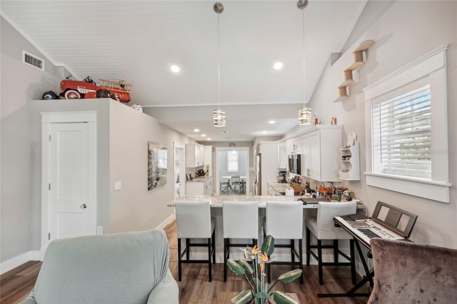 Image 10 of 42 For 721 Myrtle Avenue