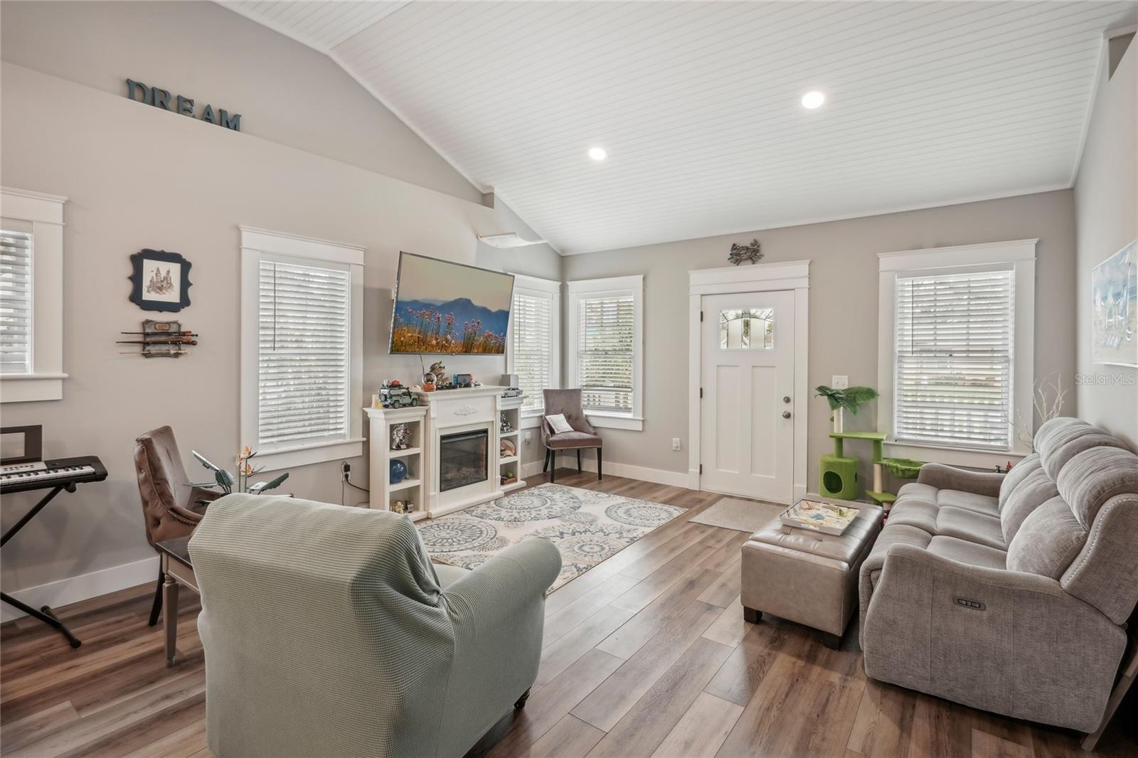 Image 8 of 42 For 721 Myrtle Avenue