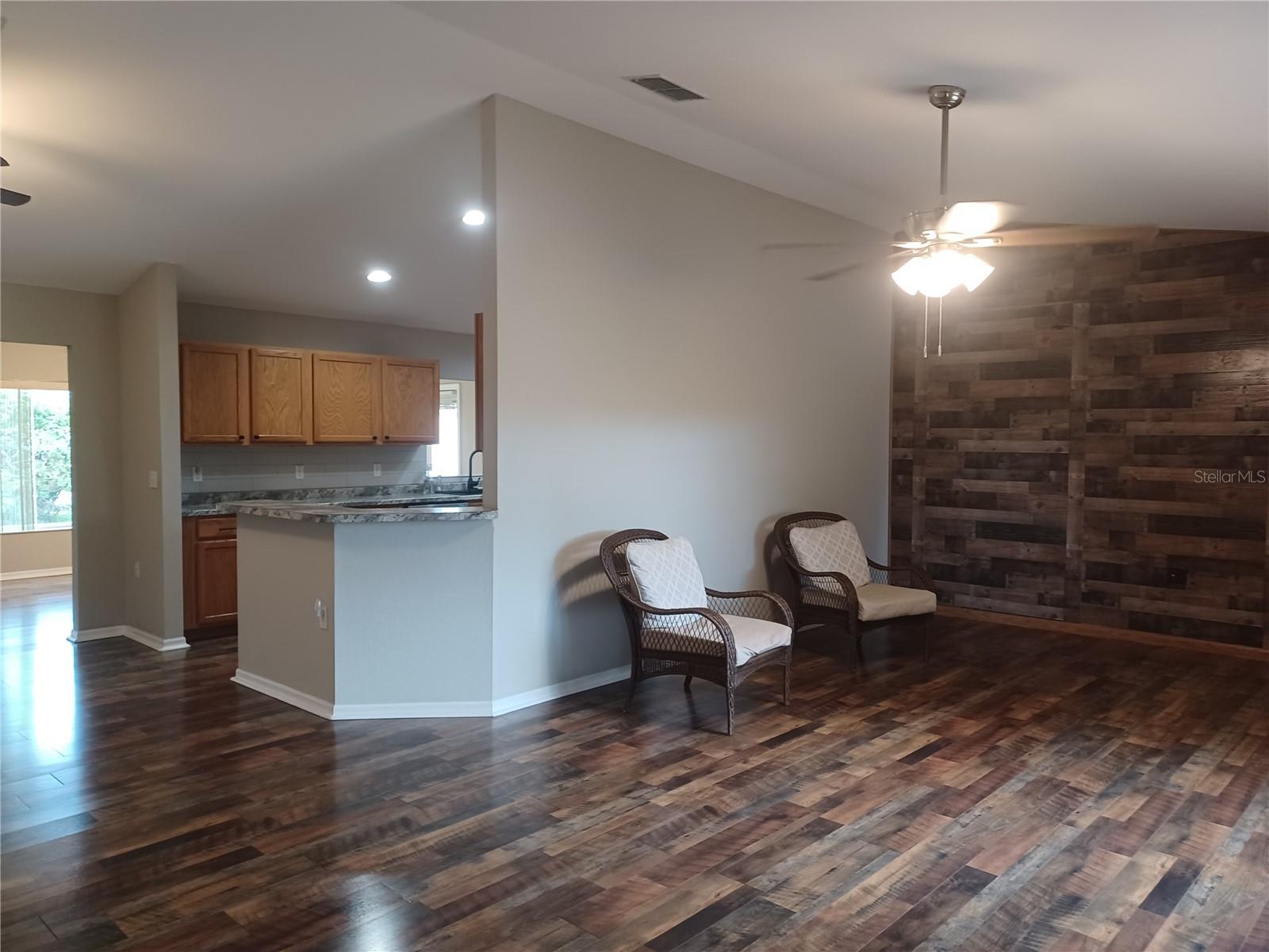 Image 4 of 28 For 11536 140th Loop