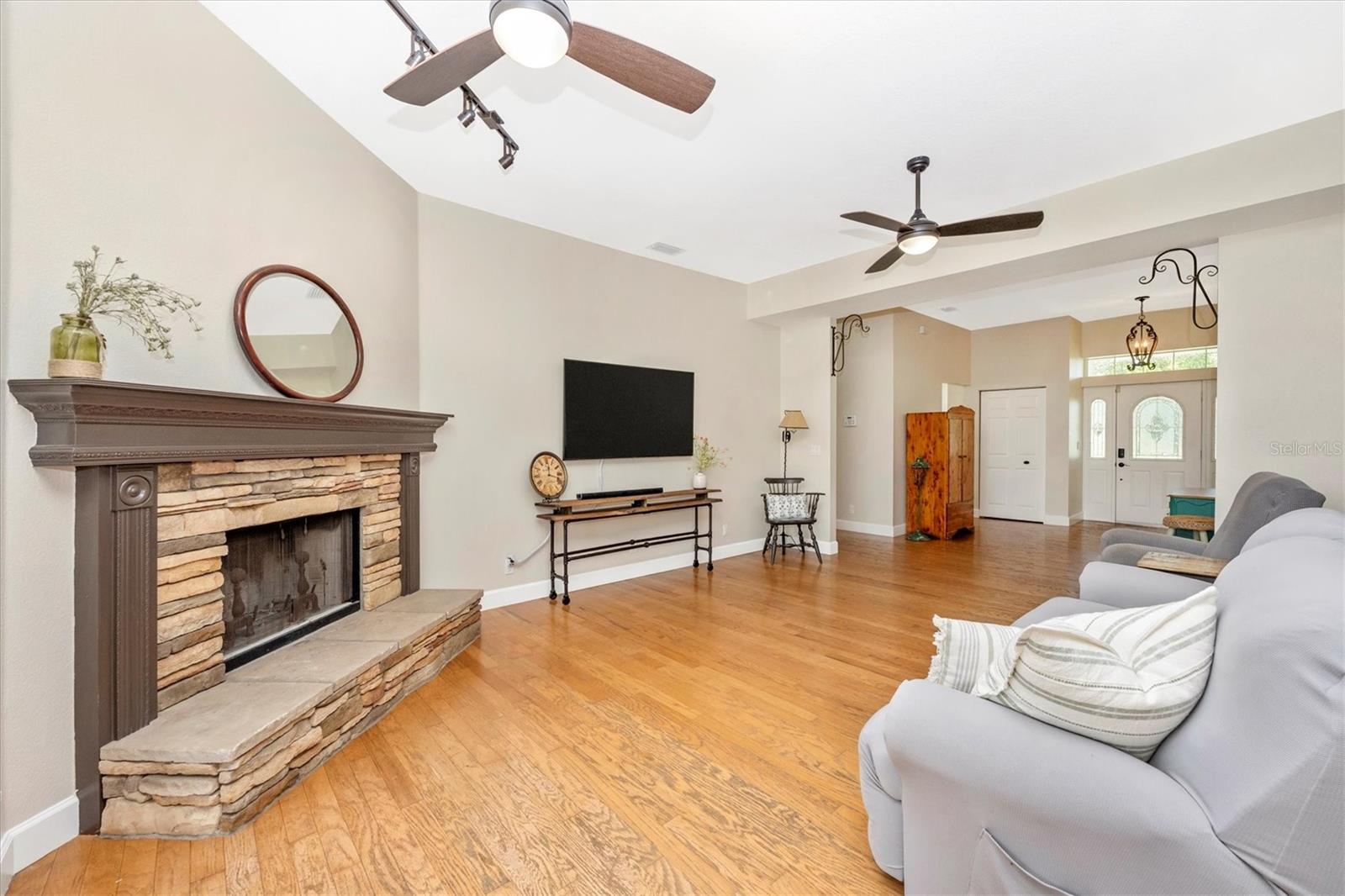 Image 11 of 82 For 1901 Joshua Drive