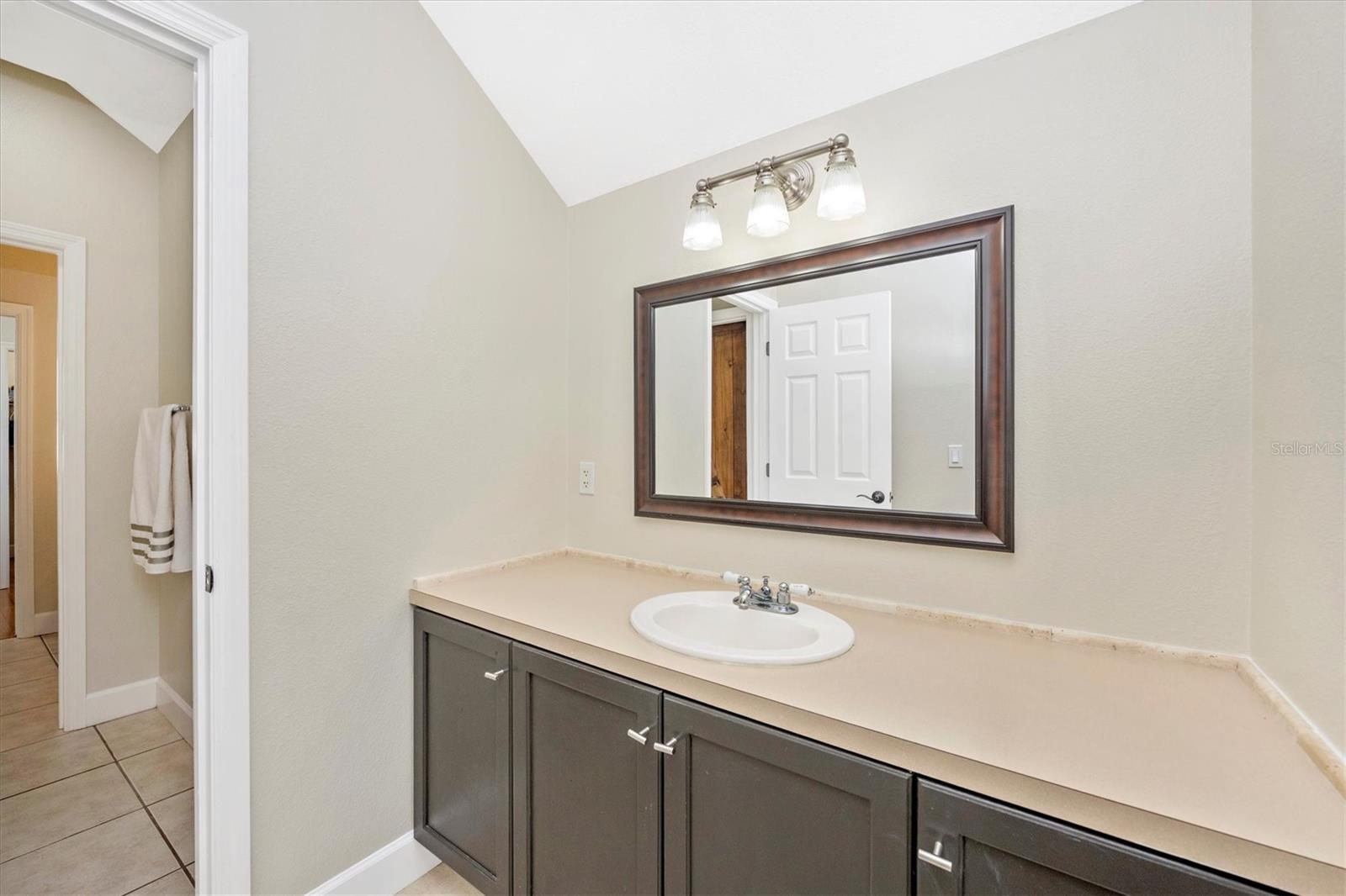 Image 46 of 82 For 1901 Joshua Drive