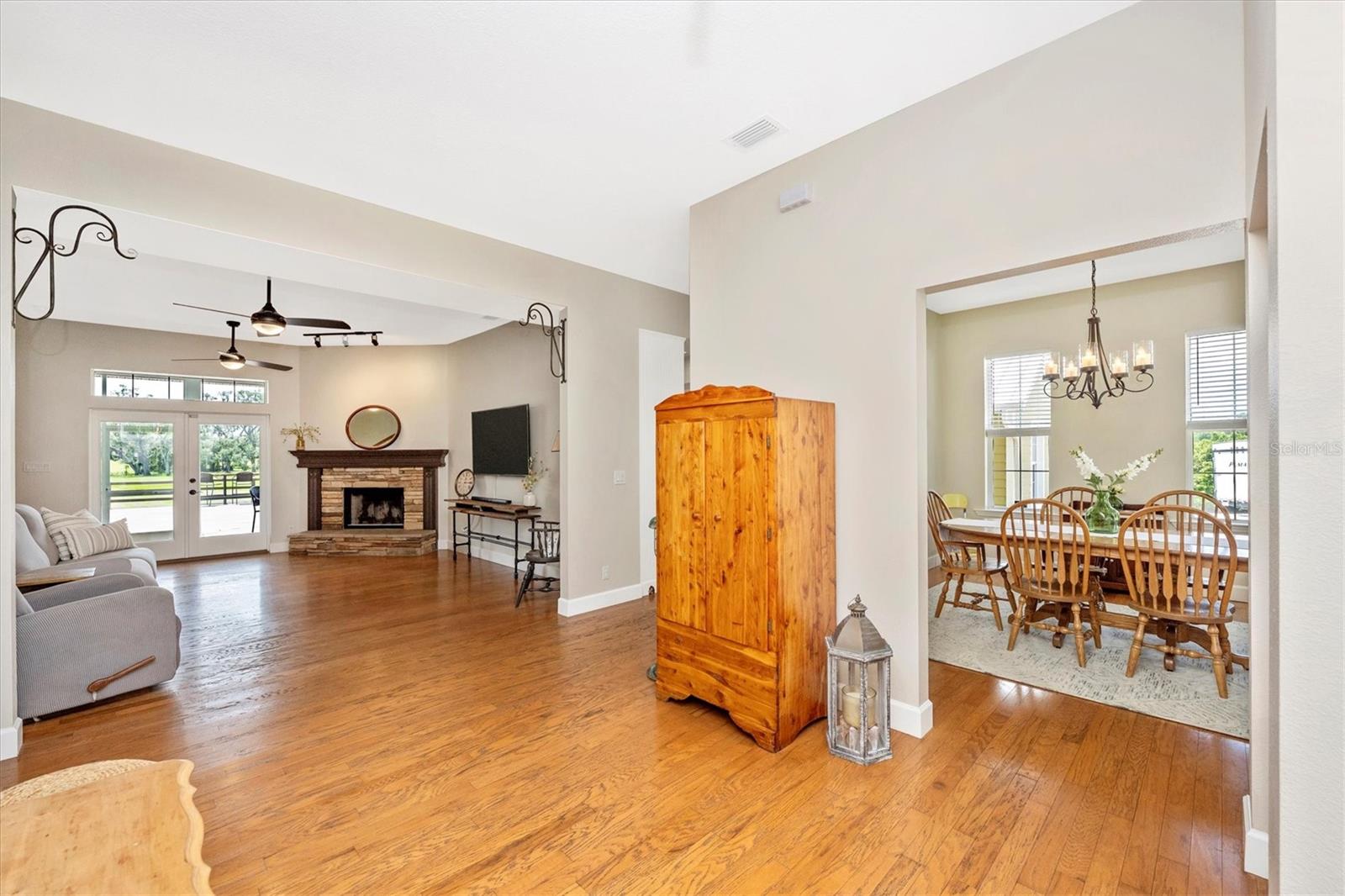 Image 7 of 82 For 1901 Joshua Drive