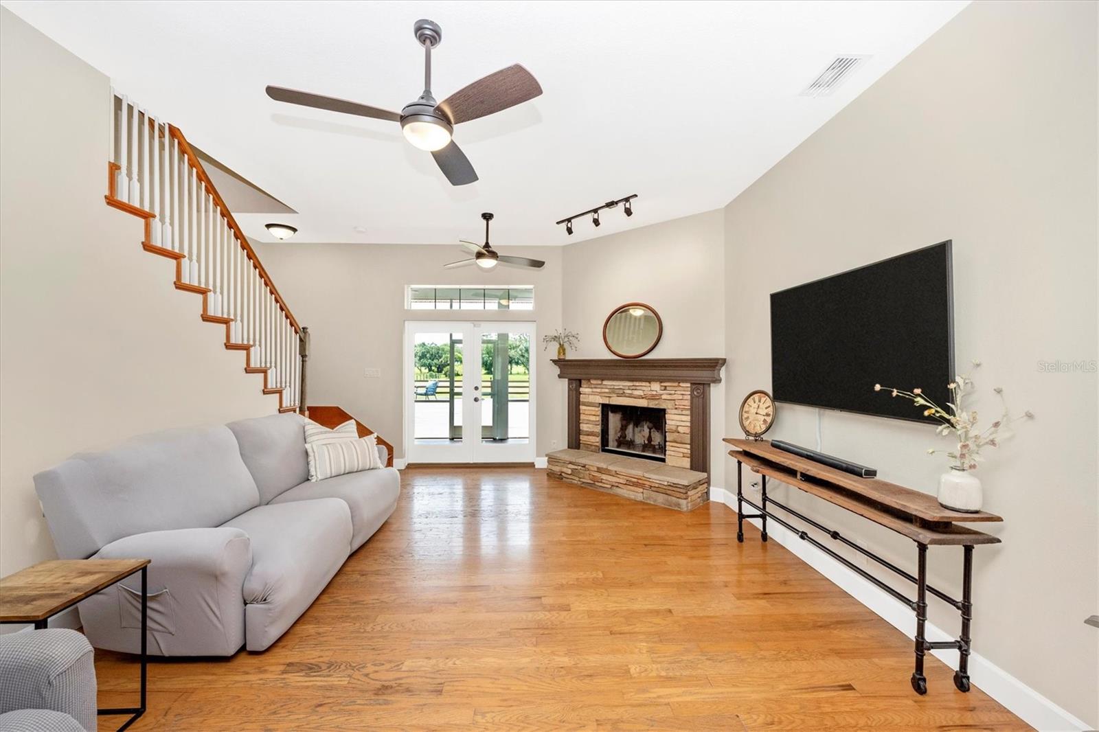 Image 9 of 82 For 1901 Joshua Drive