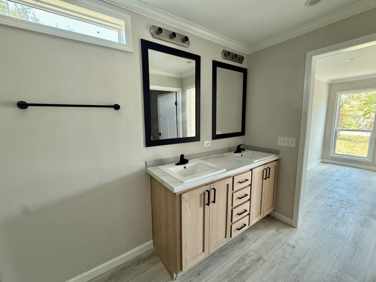 Image 25 of 49 For 7347 Acorn Boulevard