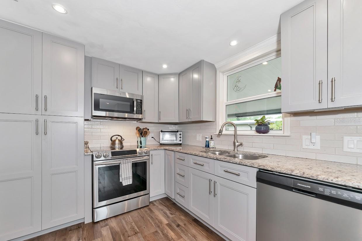 Image 14 of 74 For 75 King Arthur Drive