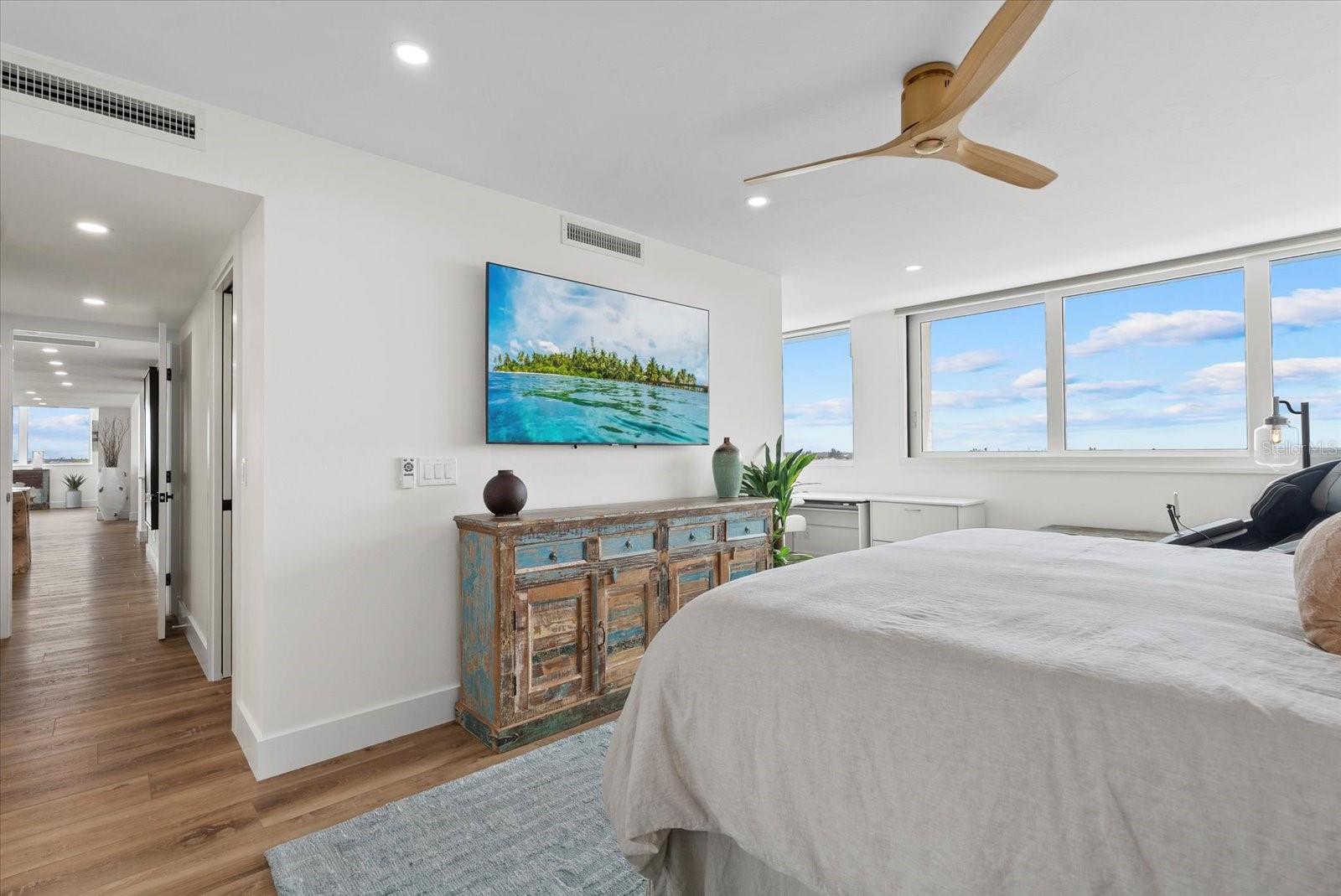 Image 24 of 55 For 4822 Ocean Boulevard 8c