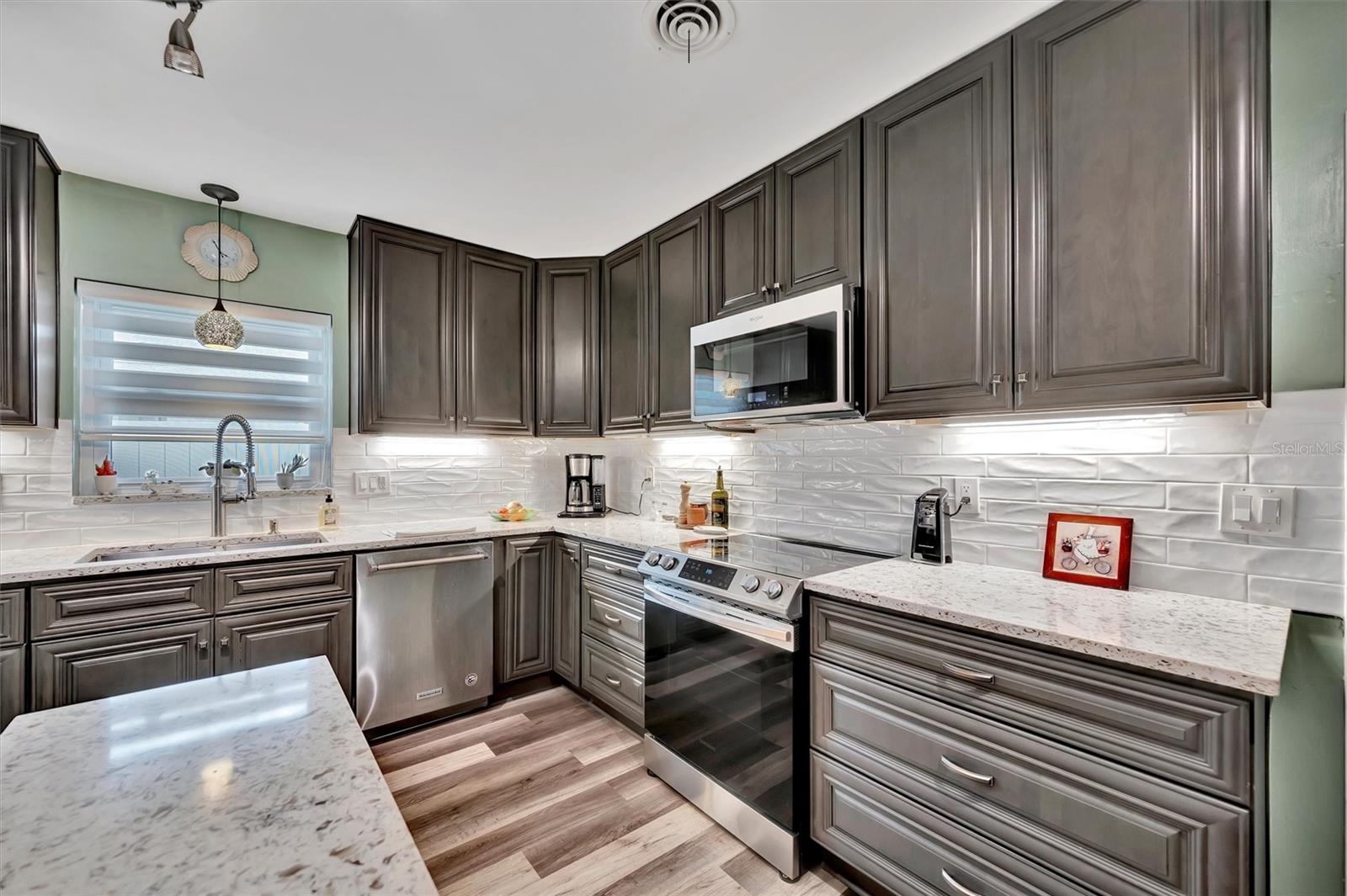 Image 20 of 47 For 2804 26th Avenue Drive W