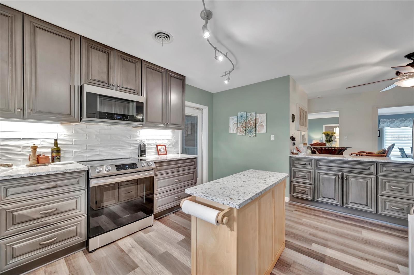 Image 21 of 47 For 2804 26th Avenue Drive W