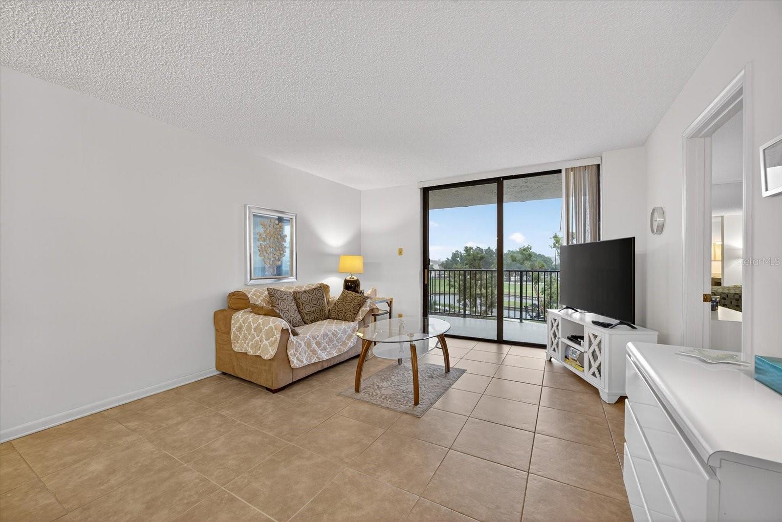 Image 10 of 32 For 6051 Sun Boulevard 403