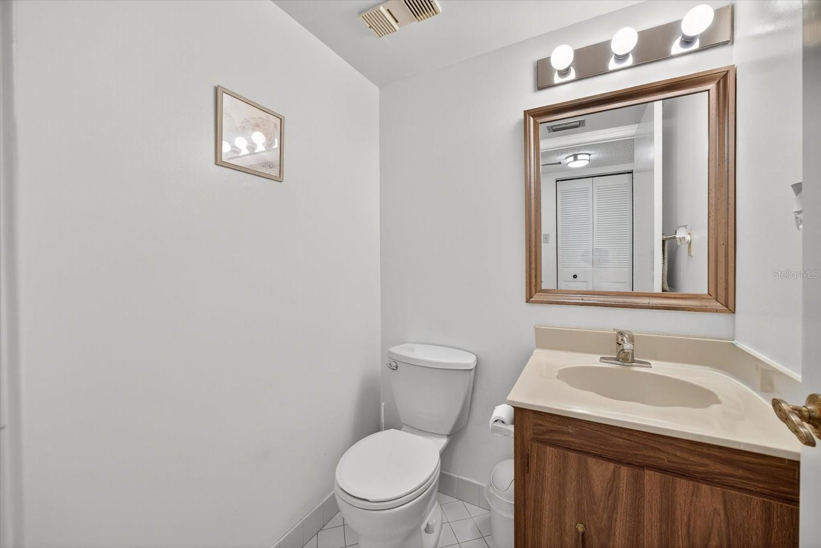 Image 17 of 32 For 6051 Sun Boulevard 403