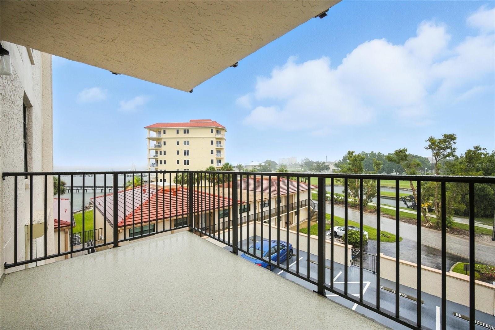 Image 19 of 32 For 6051 Sun Boulevard 403