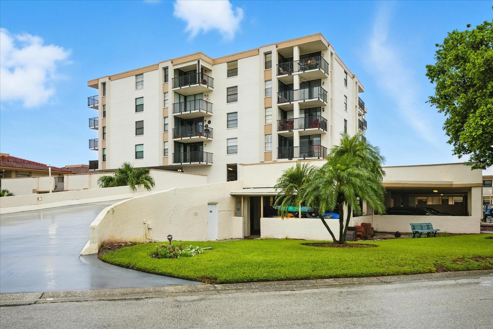 Image 21 of 32 For 6051 Sun Boulevard 403