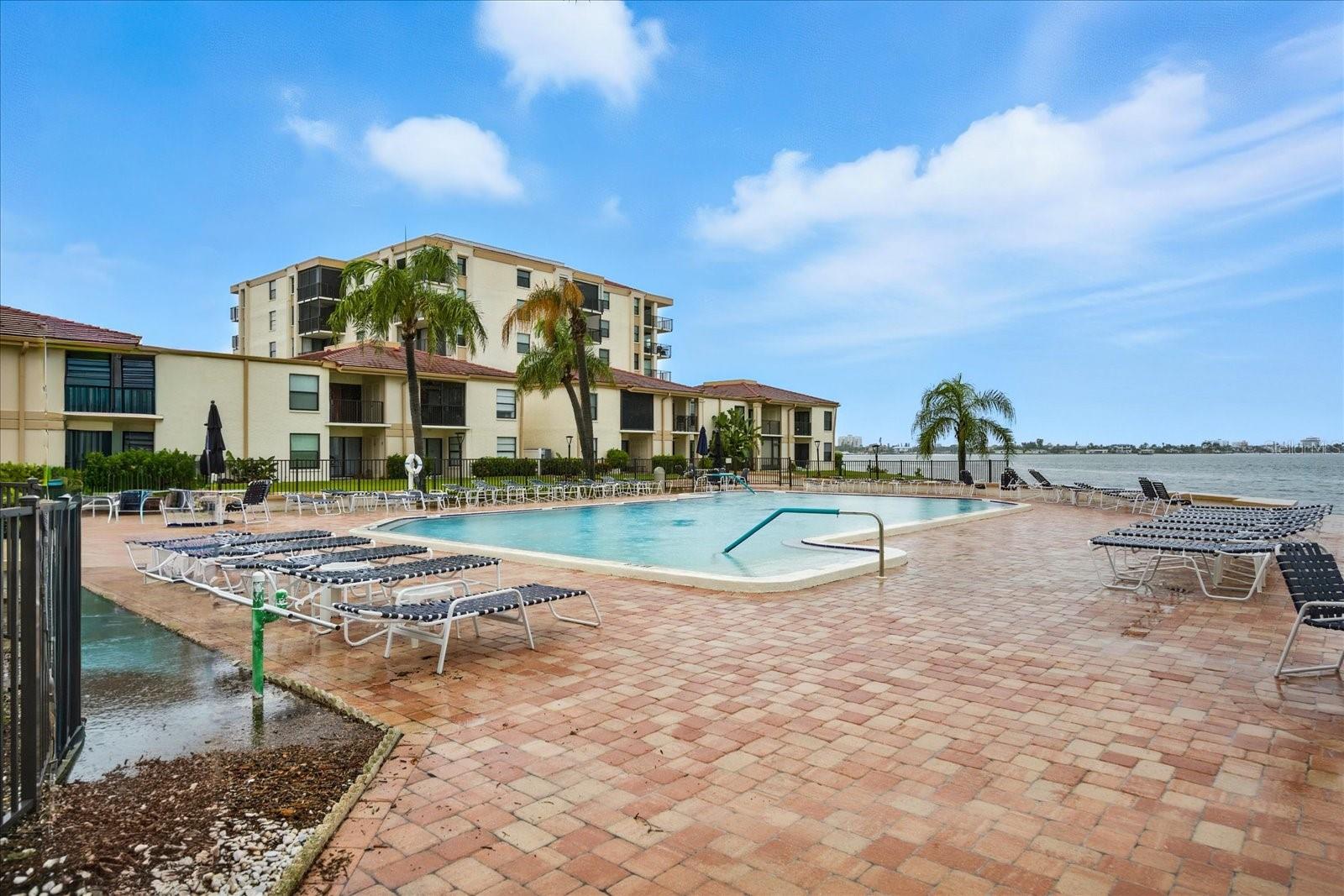 Image 22 of 32 For 6051 Sun Boulevard 403