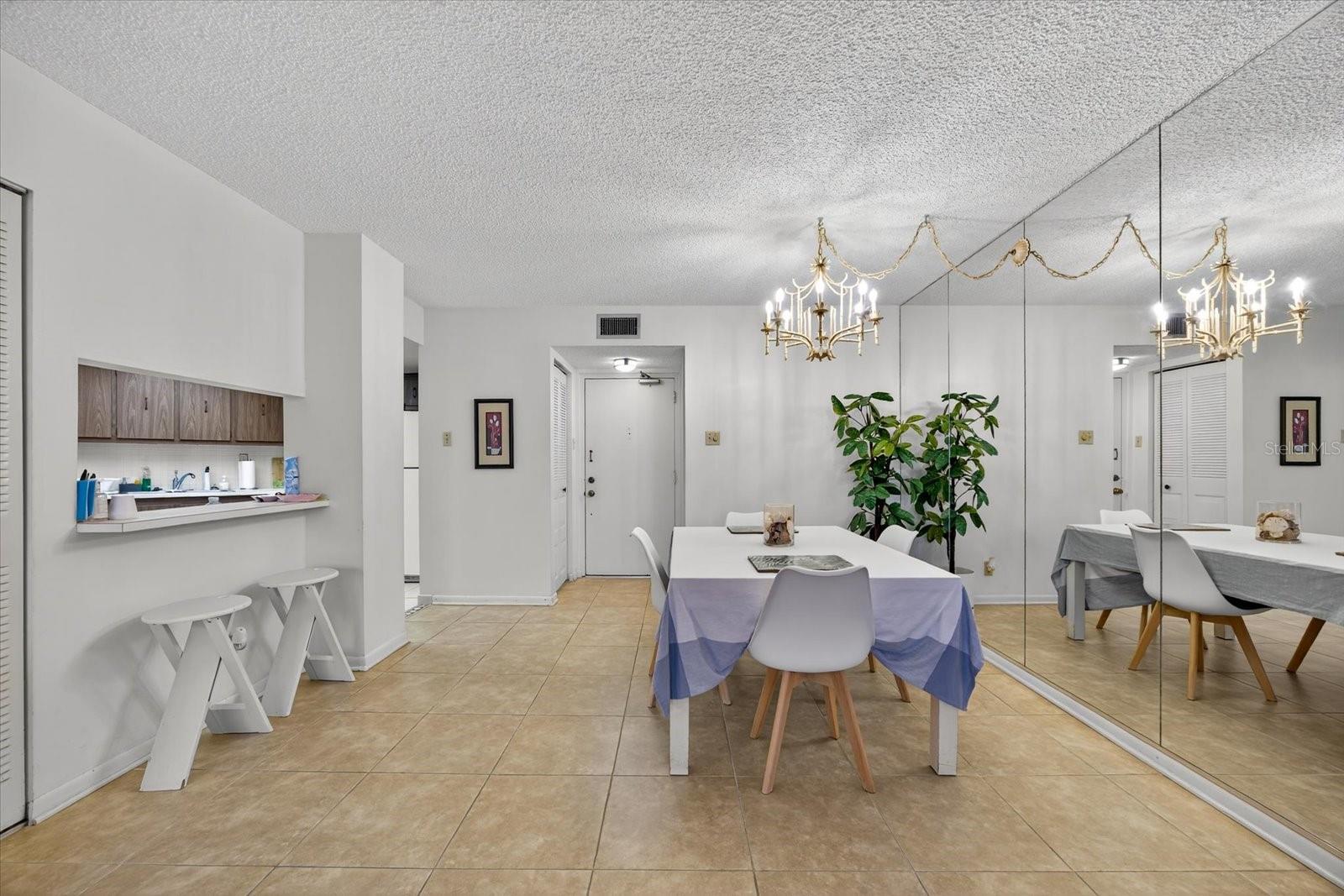 Image 3 of 32 For 6051 Sun Boulevard 403