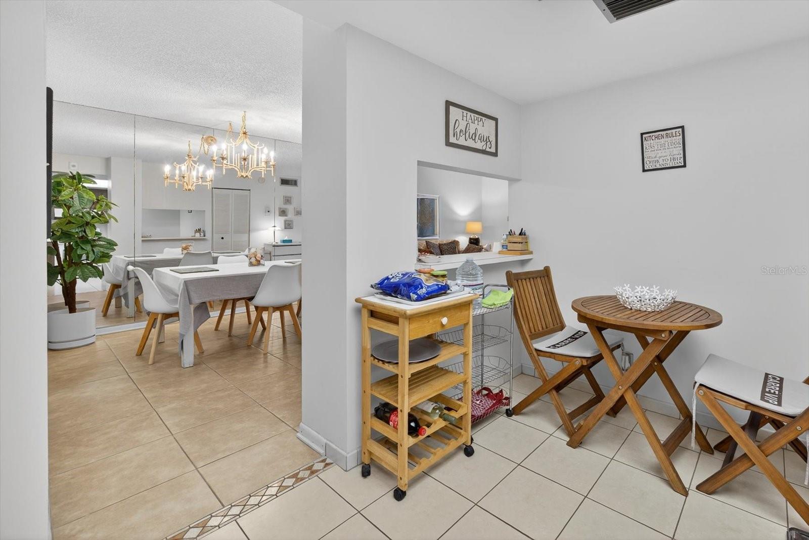 Image 5 of 32 For 6051 Sun Boulevard 403
