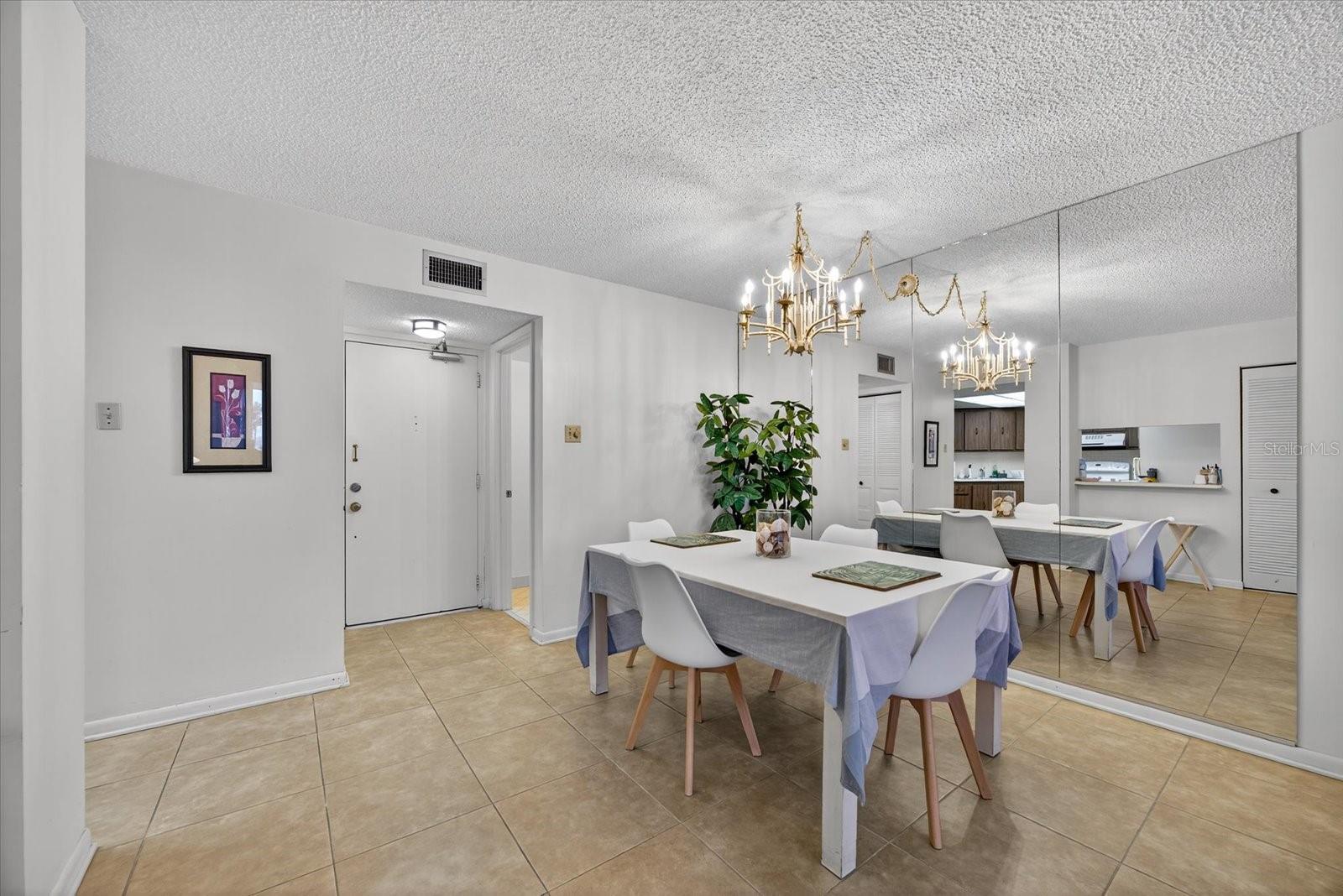 Image 7 of 32 For 6051 Sun Boulevard 403
