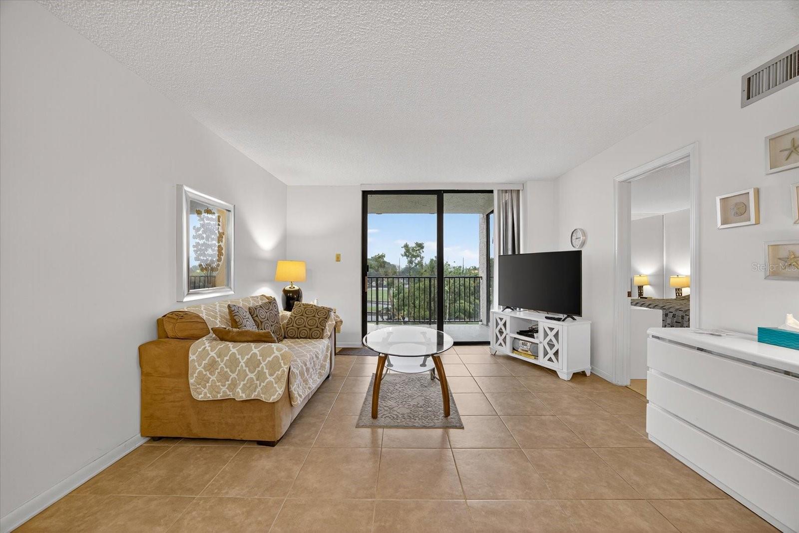 Image 8 of 32 For 6051 Sun Boulevard 403