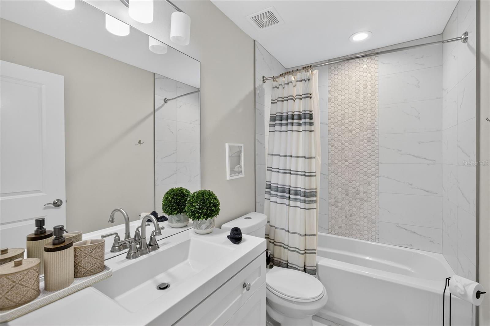 Image 20 of 30 For 1427 18th Street