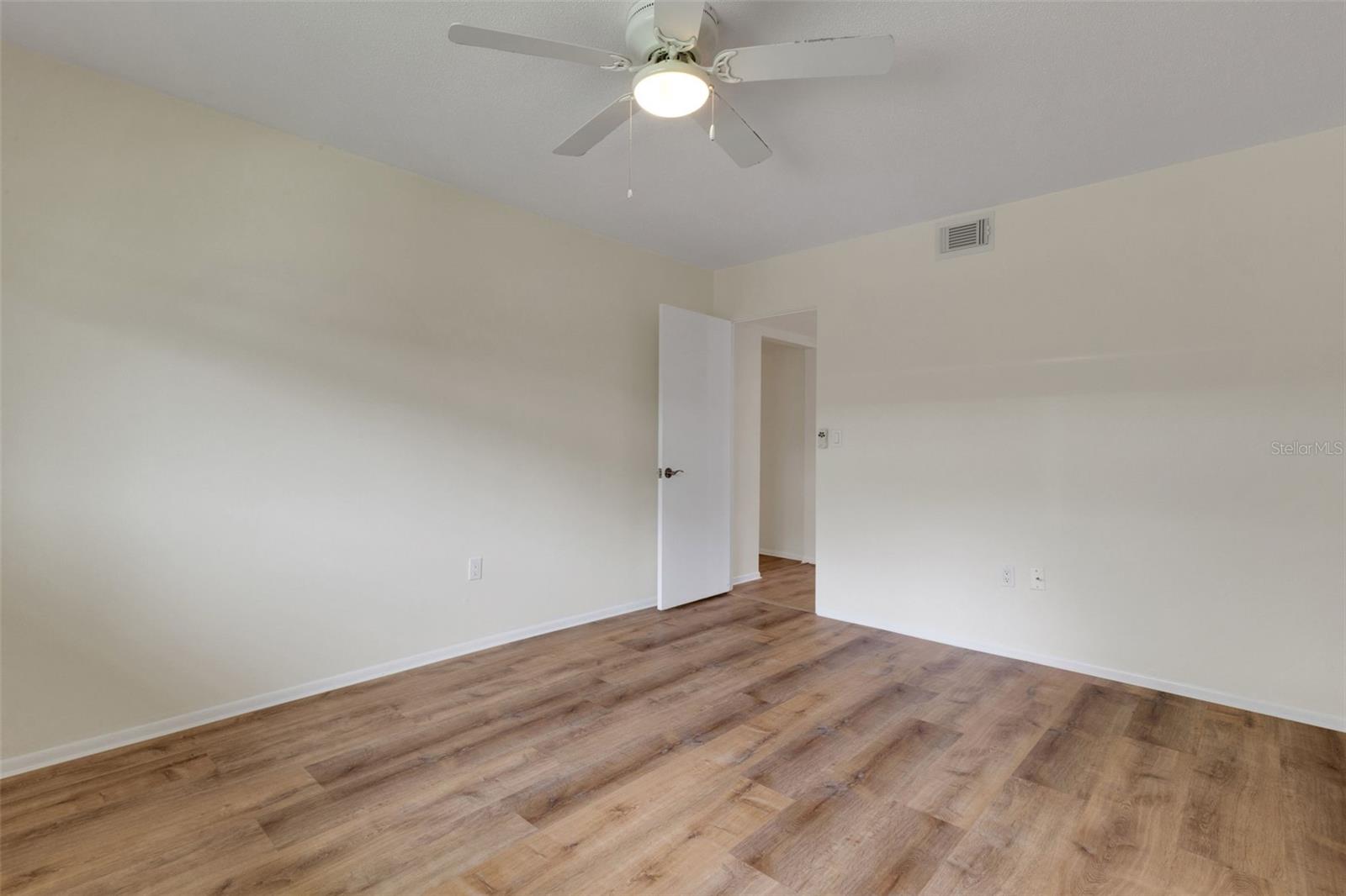 Image 18 of 39 For 66 Strathmore Boulevard