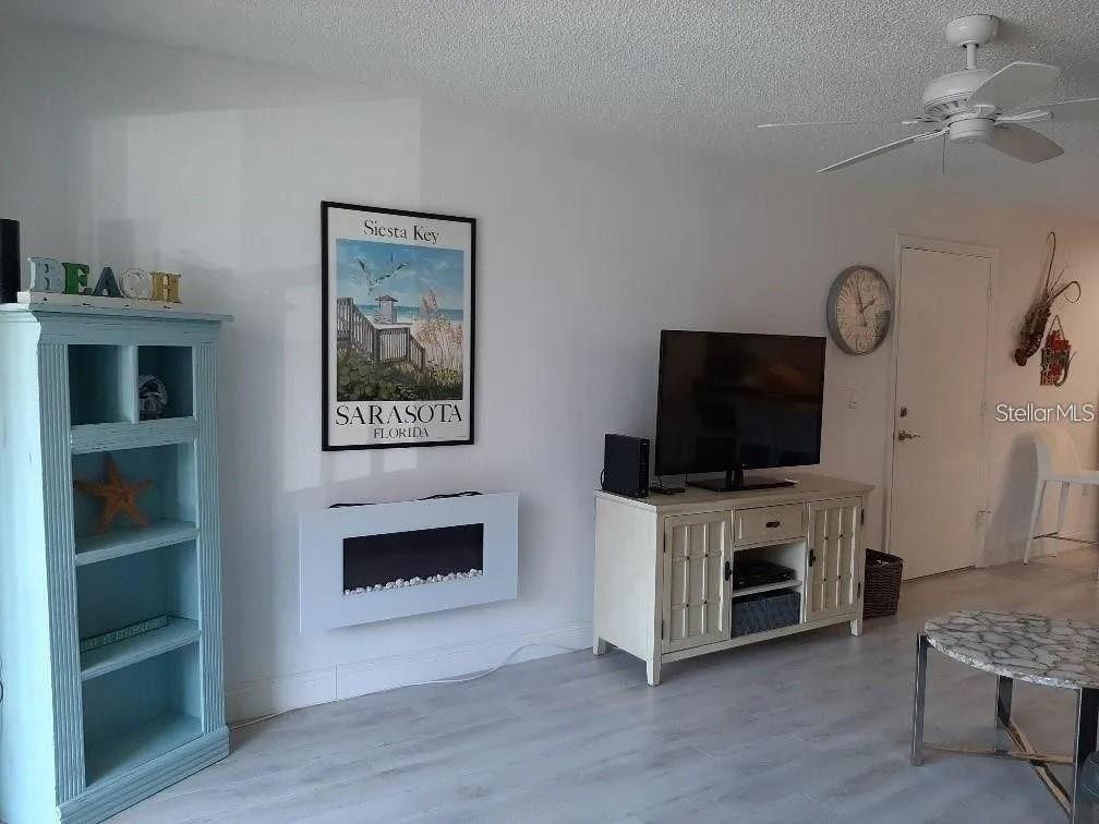 Image 6 of 35 For 3239 Beneva Road 201