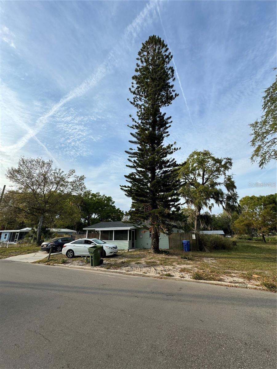 Image 5 of 9 For 1221 4th Avenue E