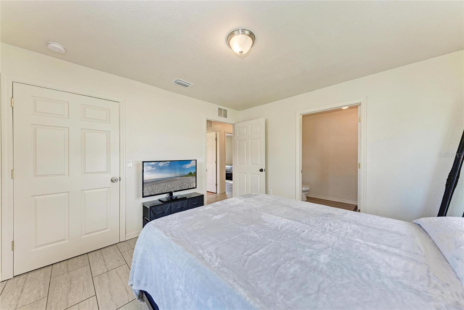 Image 18 of 39 For 1243 Autumn Street