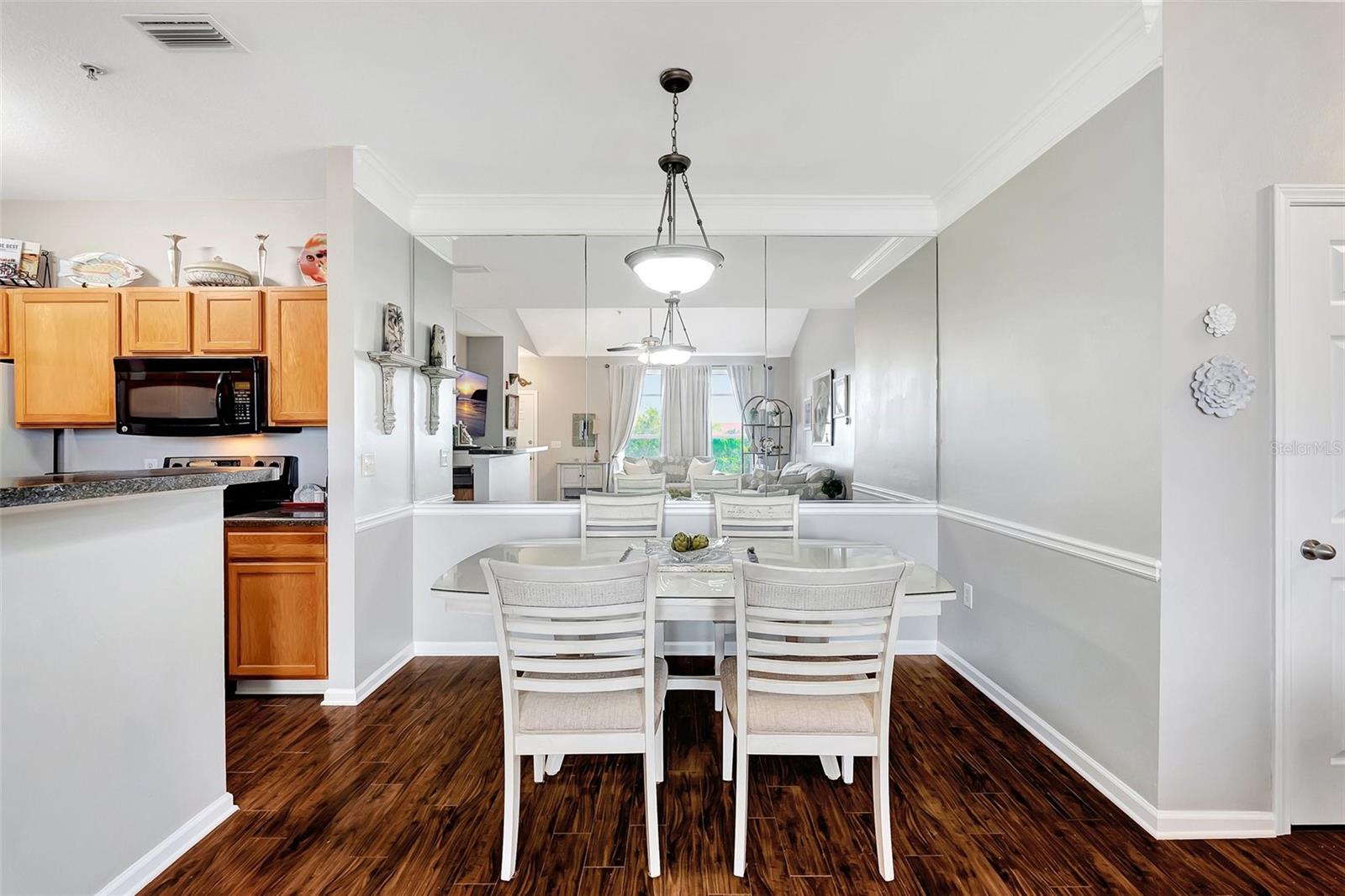 Image 5 of 40 For 4802 51st Street W 412