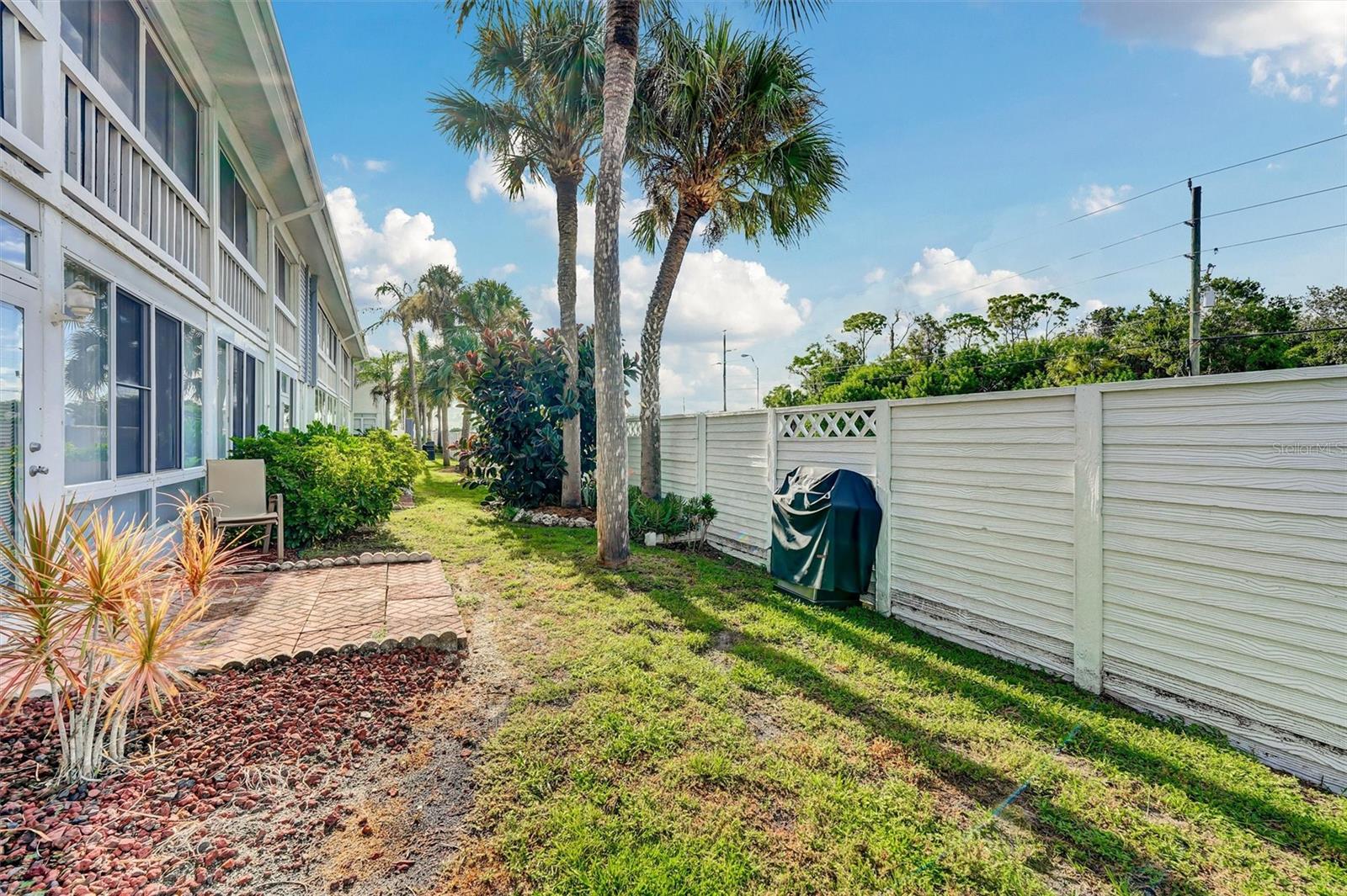 Image 23 of 32 For 22375 Edgewater Drive 114